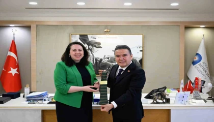 İrlandanın Ankara Büyükelçisi Brosnan: Vatandaşlarımızın Antalyayı neden tercih ettiğini daha yakından anladım