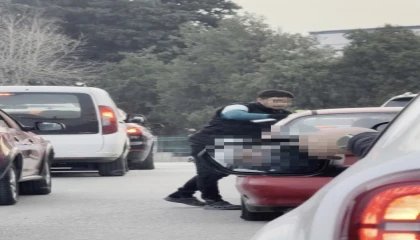 Işıklarda cam silenlerden rahatsız olan sürücüler valilikten yardım istedi