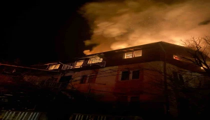 Ispartada bacadan çıkan yangın 2 katlı evi küle çevirdi