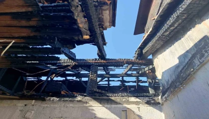 Ispartada çatıda çıkan yangın kısa sürede söndürüldü