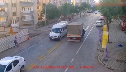 Ispartada otomobillerin yayalara çarptığı kazalar anbean kaydedildi