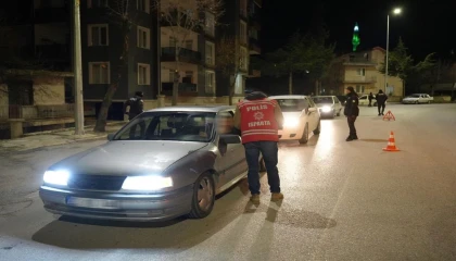 Ispartada trafik ve narkoalan uygulamasıda 16 sürücüye ceza kesildi