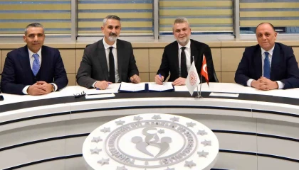 Kahramanmaraşta 50 mahalleye halı saha