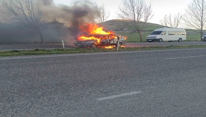 Kahramanmaraşta otomobil yangını