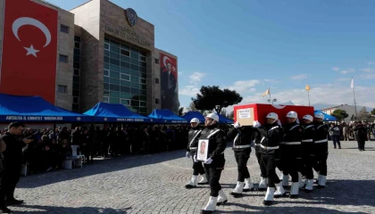 Kalp krizi sonucu hayatını kaybeden polis memuru son yolculuğuna uğurlandı