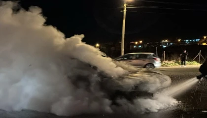 Kazaya karışan araçta yangın çıktı