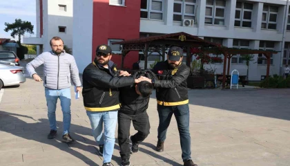 Kendisini borçlandıran patronunu öldürdü, çekiciye yüklediği otomobiyle İstanbula kaçtı