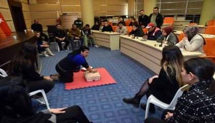 Kepez Belediyesi personeline sertifikalı ilk yardım eğitimi