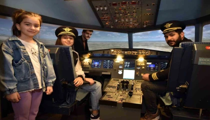 Kepezde çocuklar simülasyonla yolcu uçağı kullandı