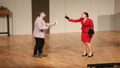 Kepezde komedi oyunu izleyicilere keyifli anlar yaşattı