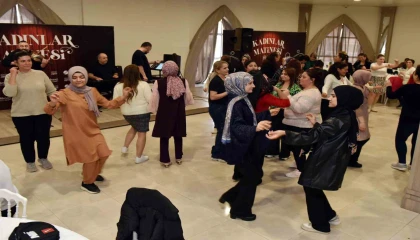 Kepezli kadınlar gönüllerince eğlendi