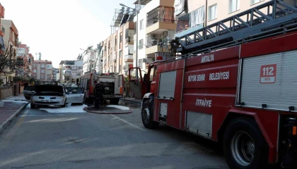 Kontrol için marşa bastığı araçta yangın çıktı