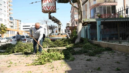Konyaaltı Belediyesinden cami bahçelerinde Ramazan temizliği