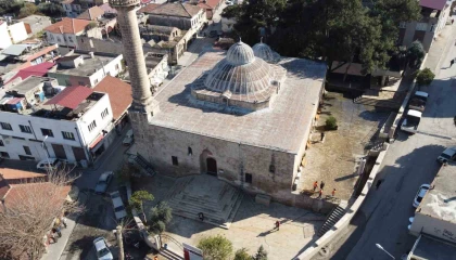 Kozanda tarihi Hoşkadem Camii Ramazana hazır