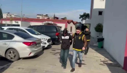 Kuyumcu soyup imitasyon ürün çalan hırsızlar polisten kaçamadı