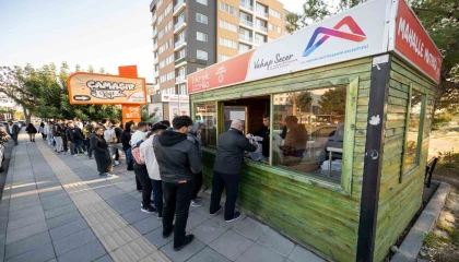 Mersin Büyükşehir Belediyesinin üniversiteli gençlere desteği sürüyor