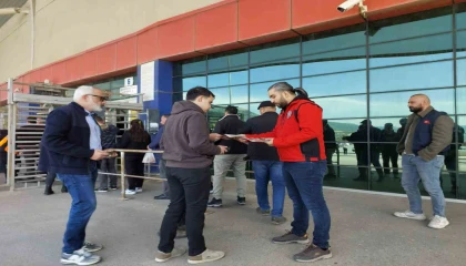 Mersinde gençler terörle mücadele konusunda bilgilendiriliyor