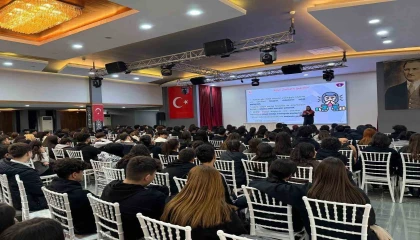 Mersinde jandarmadan öğrencilere yönelik siber farkındalık eğitimi