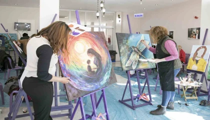 Mersinde Kadına Dair temasıyla resim sergisi düzenlendi