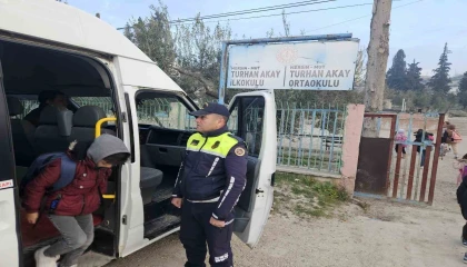 Mersinde okul servis araçları denetleniyor