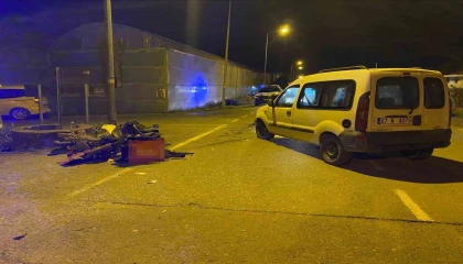 Motosikletle hafif ticari araç çarpıştı: 1i ağır 2 kişi yaralandı