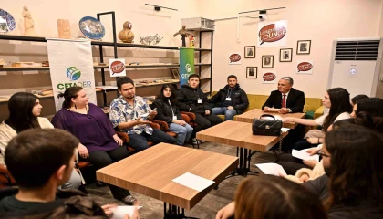 Muratpaşada kahve eşliğinde İngilizce pratiği