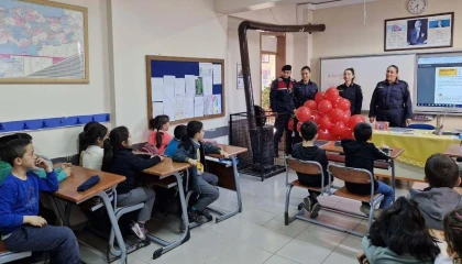 Öğrenciler, Güvenlik okul güvenli gelecek projesi kapsamında bilgilendiriliyor