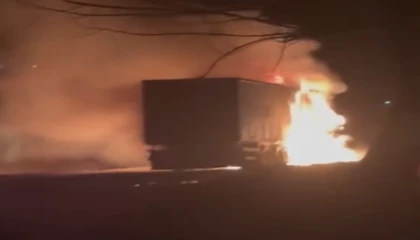 Osmaniyede gübre yüklü kamyon alev alev yandı