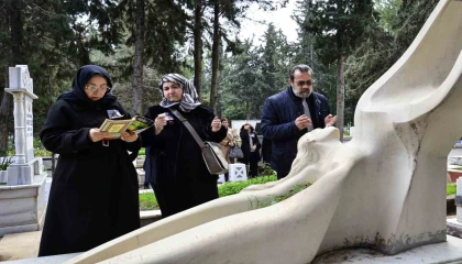 Özgecan Aslan, ölümünün 10uncu yılında mezarı başında anıldı