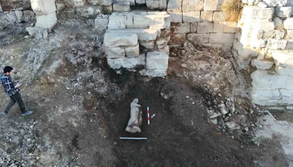 Perge Antik Kentinde beş yeni heykel gün yüzüne çıkarıldı