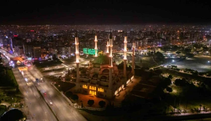 Sabancı Merkez Camiinde asılan mahya havadan görüntülendi