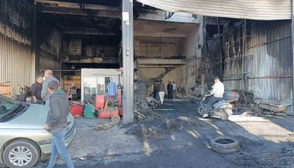 Sanayi sitesinde çıkan yangının verdiği zarar hava aydınlanınca ortaya çıktı