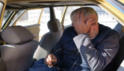 Sosyal medyadan tanışıp evlenen 62 yaşındaki adam, 4 aydır hayatını arabasının içinde geçiriyor