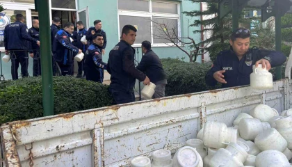 Tarsusta halk sağlığını tehdit eden 1.5 ton peynir ele geçirildi