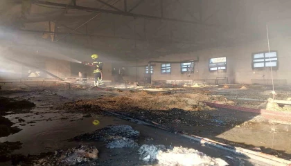 Tarsusta tavuk üretim tesisinde çıkan yangında binlerce civciv telef oldu