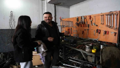 Tatillerde tamirci babasının yanında çalışan Hiranur, okçulukta şampiyon oldu