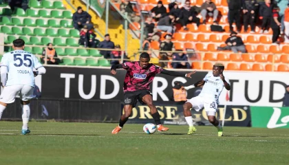 Trendyol Süper Lig: Alanyaspor: 0 - Adana Demirspor: 2 (İlk yarı)