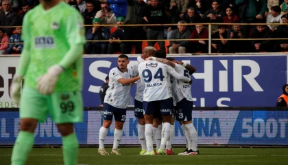 Trendyol Süper Lig: Alanyaspor: 0 - Fenerbahçe: 2 (İlk yarı)