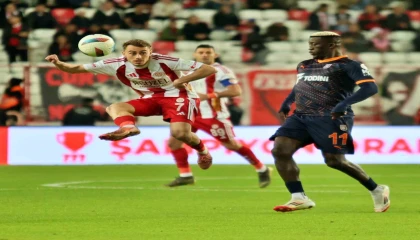 Trendyol Süper Lig: Antalyaspor: 0 - Başakşehir: 0 (İlk yarı)