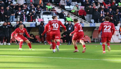 Trendyol Süper Lig: Antalyaspor: 2 - Kasımpaşa: 0 (İlk yarı)