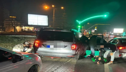 Uyuşturucu satıcısı kırmızı ışıkta beklerken yakalandı