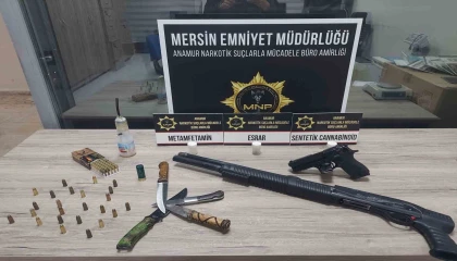 Yakalanan 2 şüpheliden silahlar ve uyuşturucu çıktı