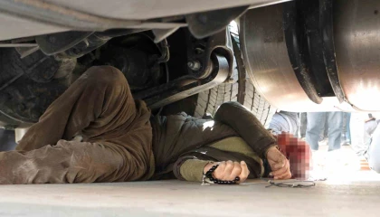 Yolun karşısına geçmek isterken tırın altında kalan yaşlı adamdan acı haber