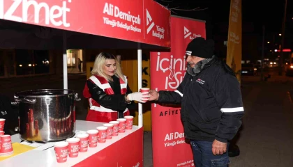 Yüreğir Belediyesi, ilçenin 5 farklı noktasında ücretsiz sıcak çorba dağıtımına başladı