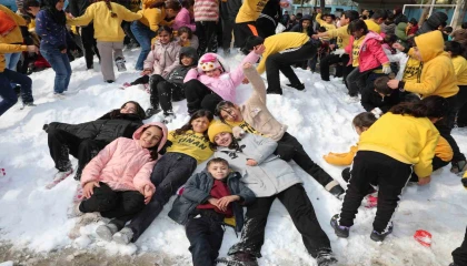 Yüreğirli çocuklara kar sürprizi
