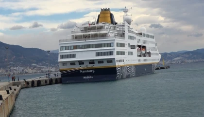 2025 yılının ilk ‘kruvaziyer gemisi Alanya İskelesine demirledi