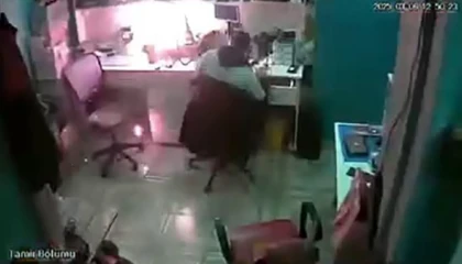 Adanada bataryası şişen cep telefonu böyle patladı