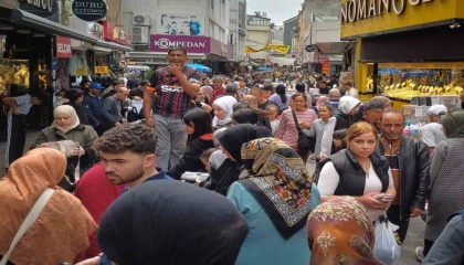 Adanada çarşı ve pazarlarda bayram yoğunluğu yaşanıyor