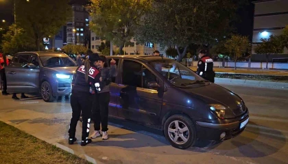 Adanada polis kenti adeta ablukaya aldı, 106 suçlu yakalandı