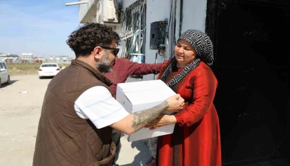 Adananın Ogün ağabeyi ailelerin gönüllerine dokunuyor